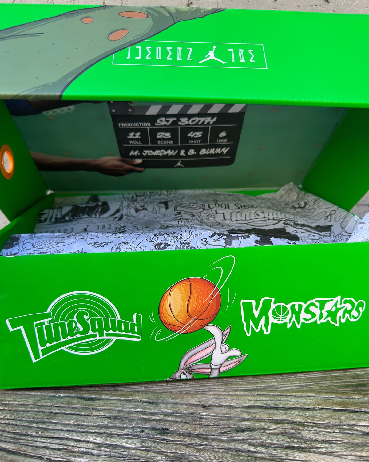 Air Jordan 11 Green Screen Space Jam Monstars IQ5700-900 12