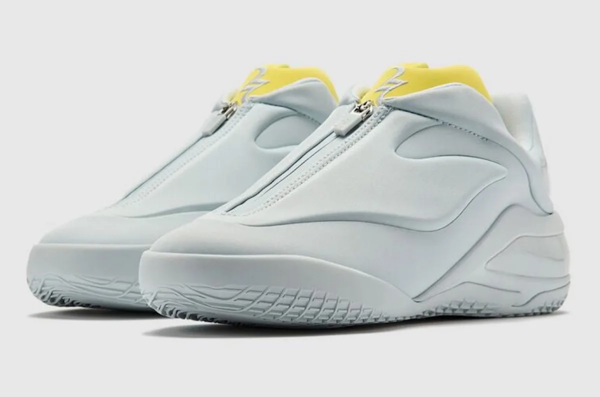 front three-quarter pair view highlighting zip closures and yellow tongues, Ghosted