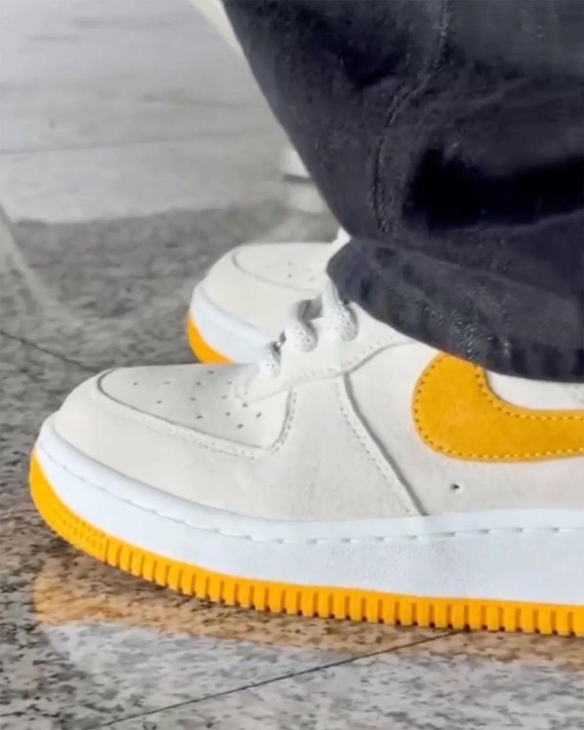 Fly Streetwear Nike SB Air Force 1 Low Photon Dust University Gold