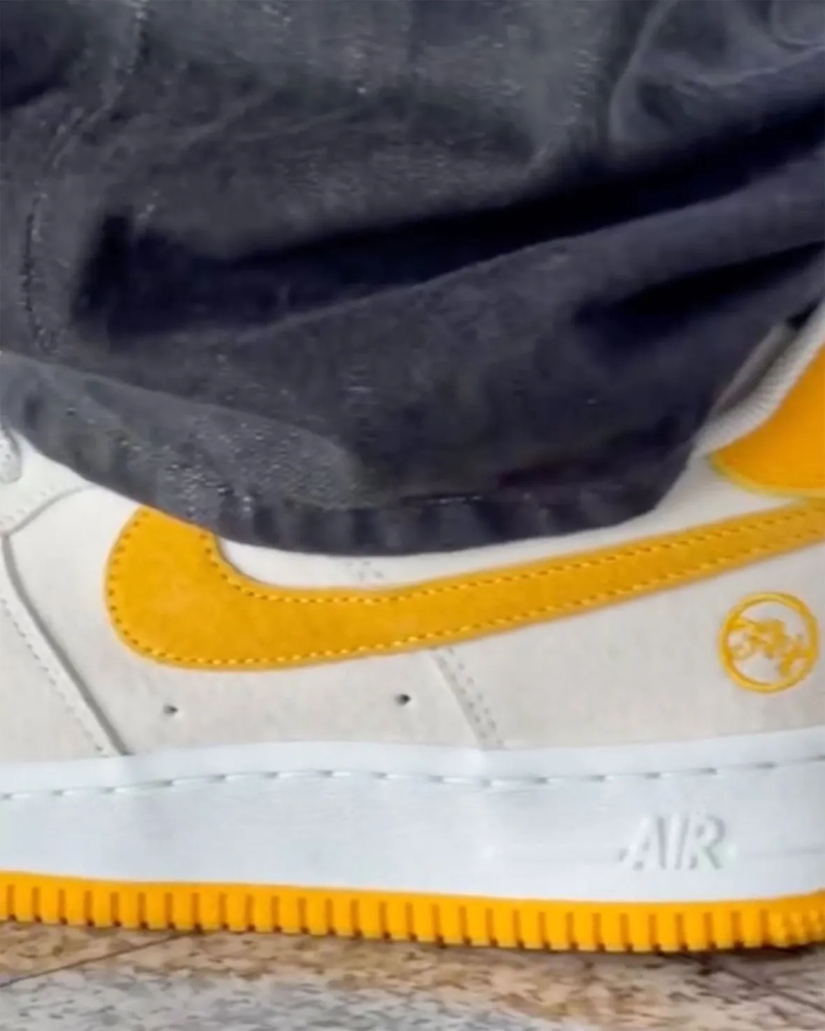 Fly Streetwear Nike SB Air Force 1 Low Photon Dust University Gold