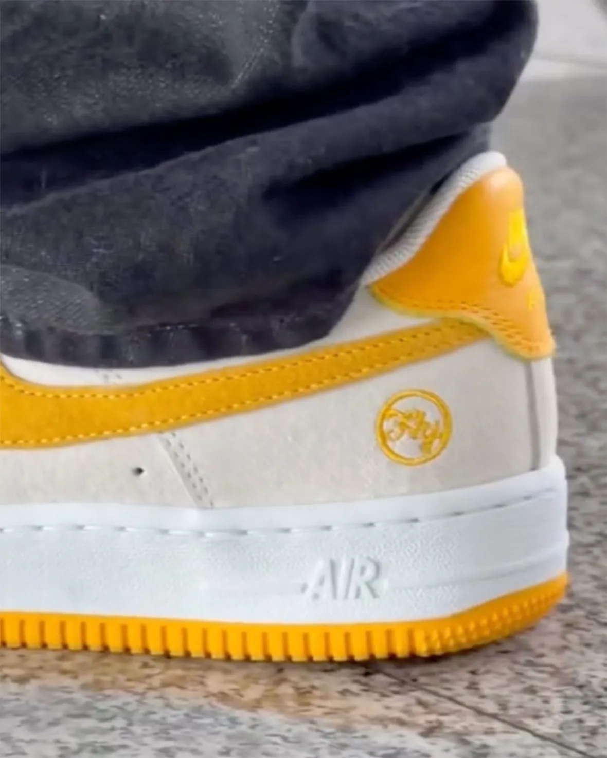 Fly Streetwear Nike SB Air Force 1 Low Photon Dust University Gold