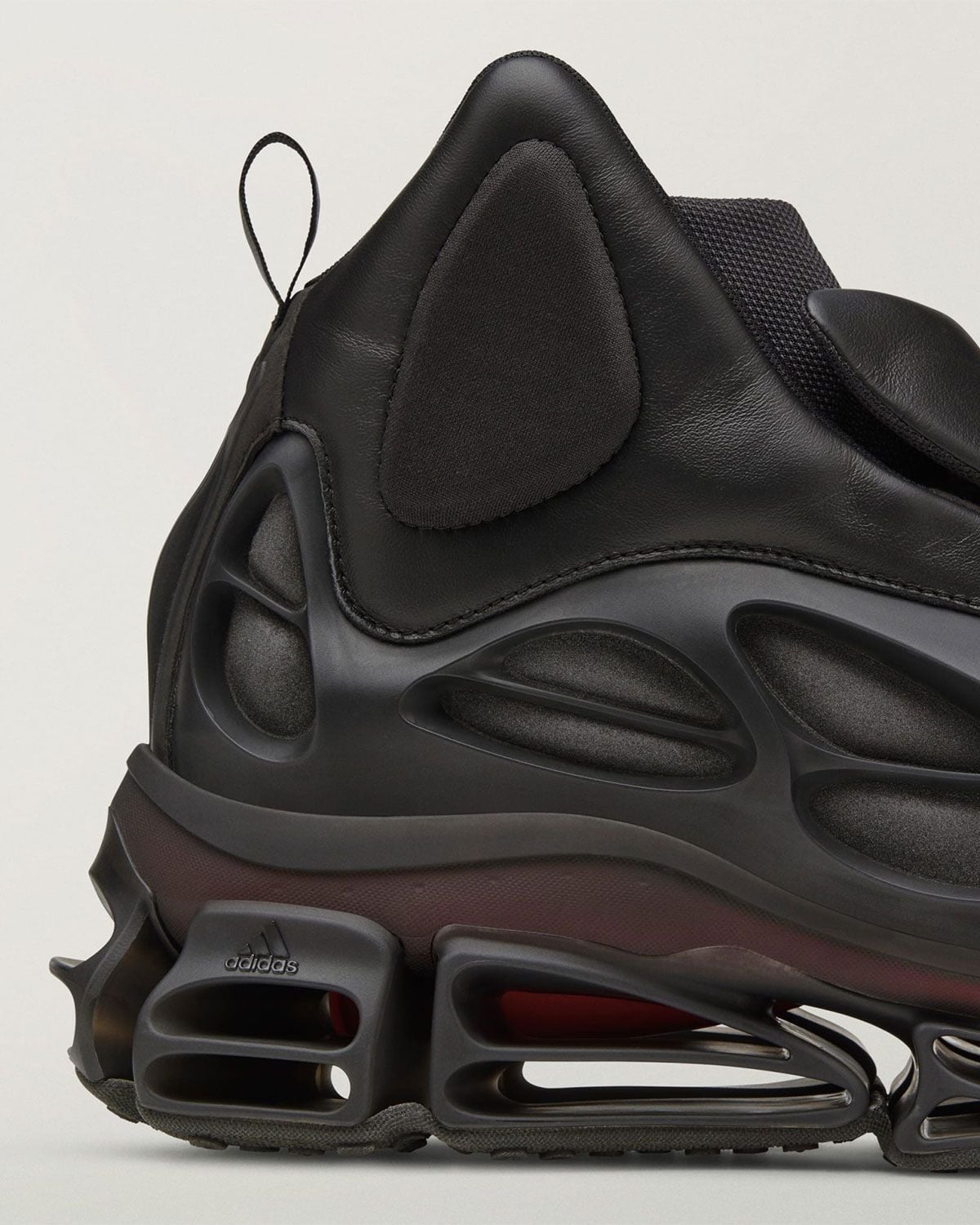 close-up of heel, pull tab and leather panel stitching, maroon midsole sliver, Willy Mega Mid)