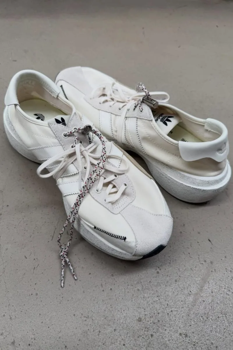 top-down pair, white fabric and suede with gold lace toggle on concrete, PRO SFTM 011)