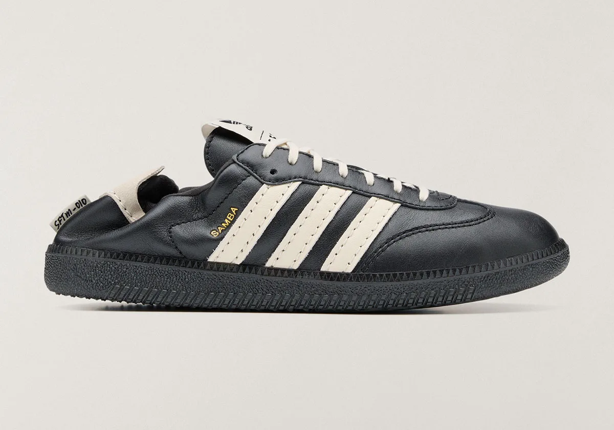 lateral view, black leather Samba with cream stripes and gold SAMBA text, SL 72 Pro)