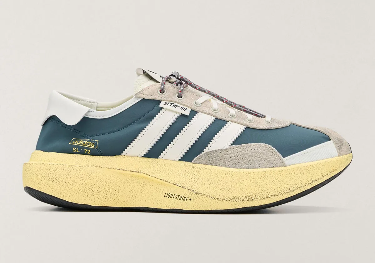 lateral view, teal SL 72 Pro with cream stripes and pale yellow midsole, SL 72 Pro)