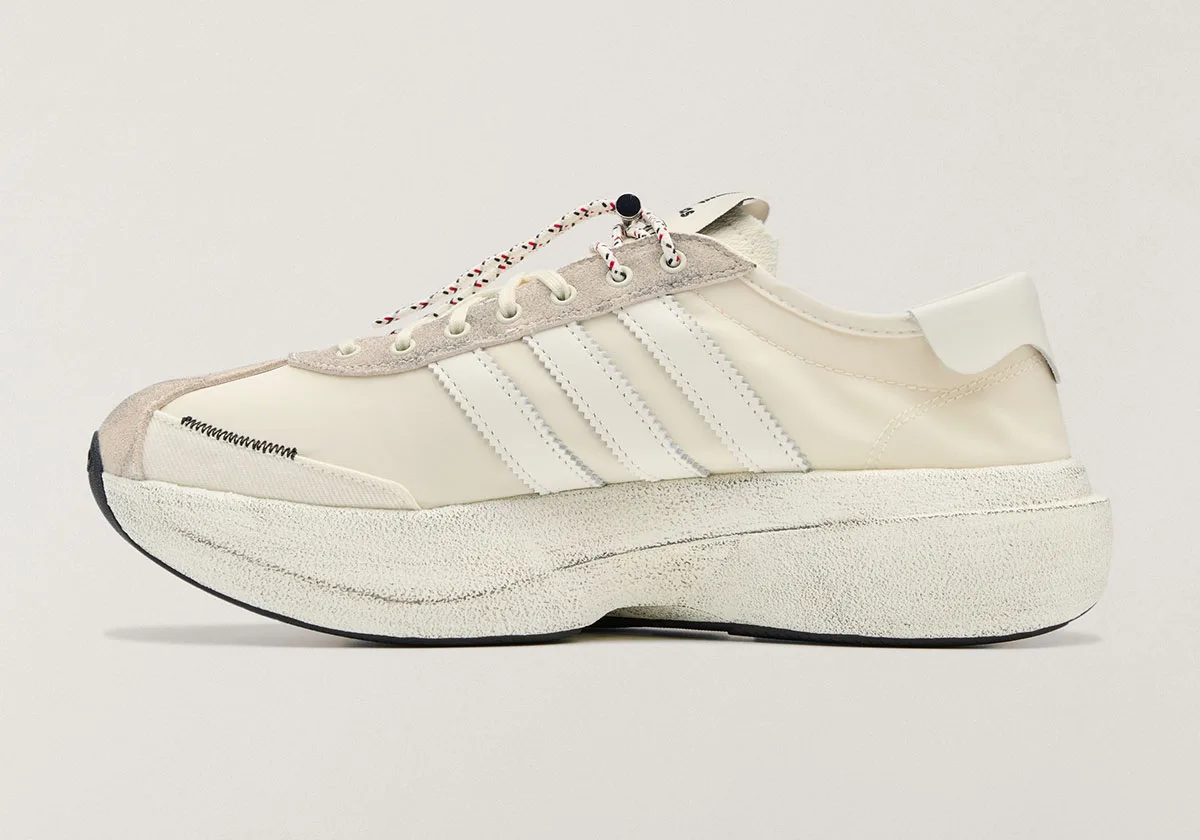 lateral view, cream SL 72 Pro with folded heel tab and textured white midsole, SL 72 Pro)
