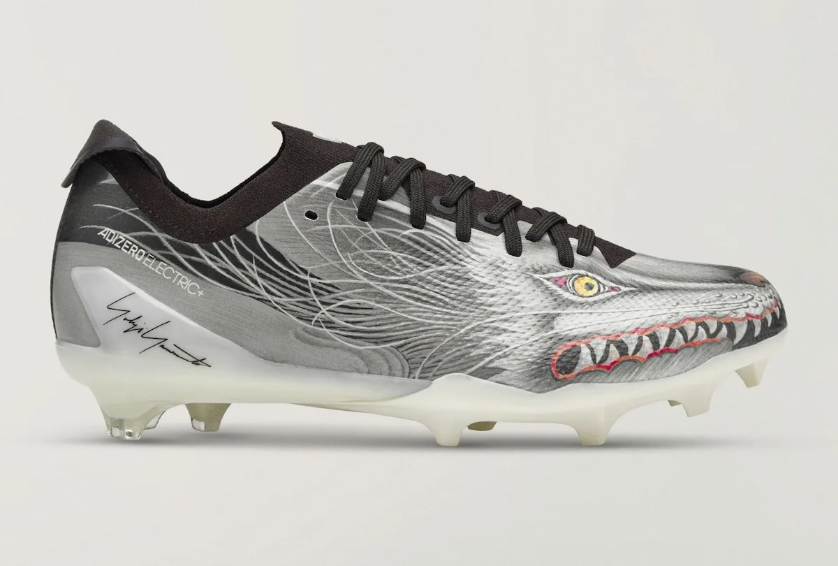 Lateral side, grey wolf graphic with yellow eye and red gums, Beast