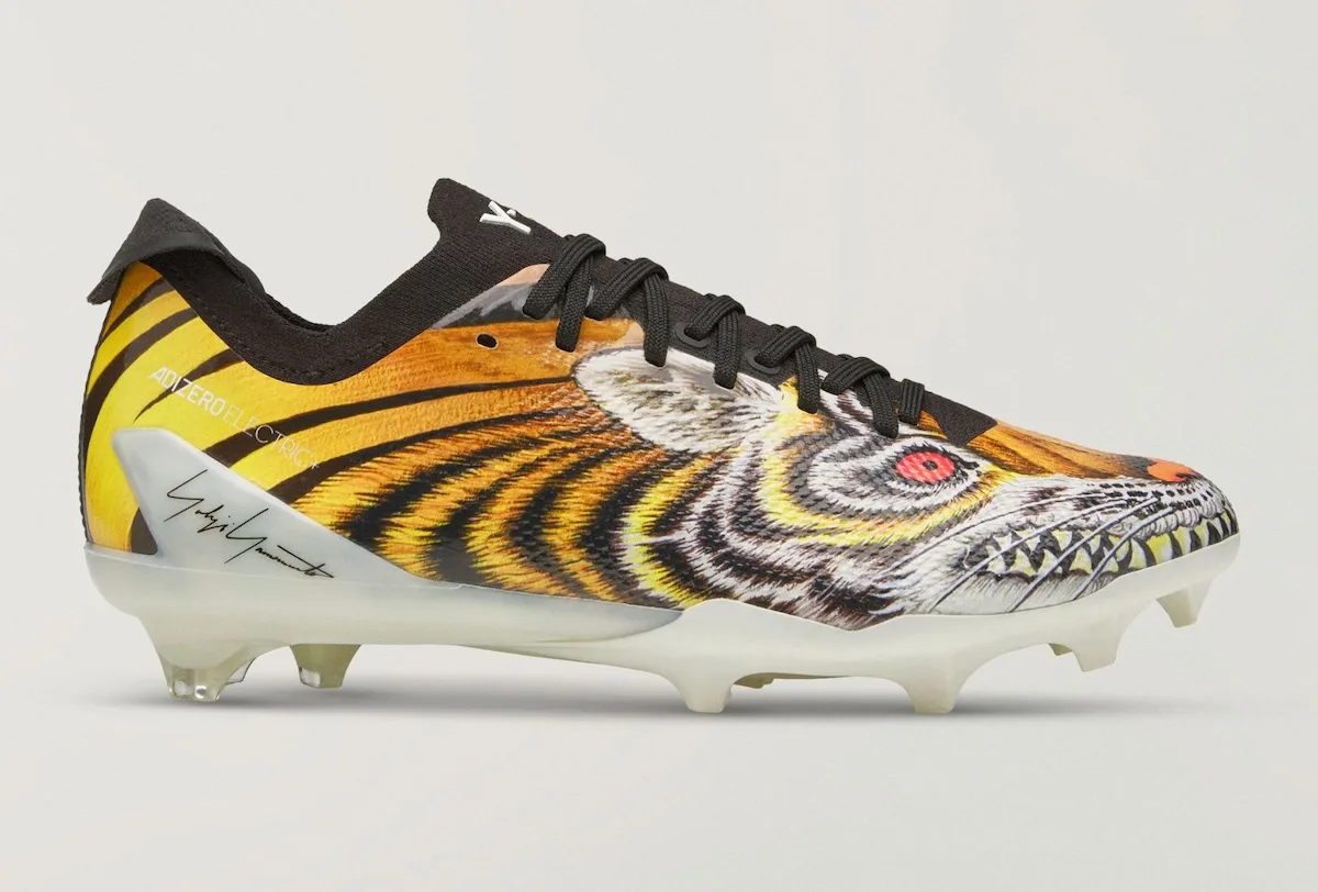 Lateral side, tiger graphic with black collar and Yohji Yamamoto signature, Beast