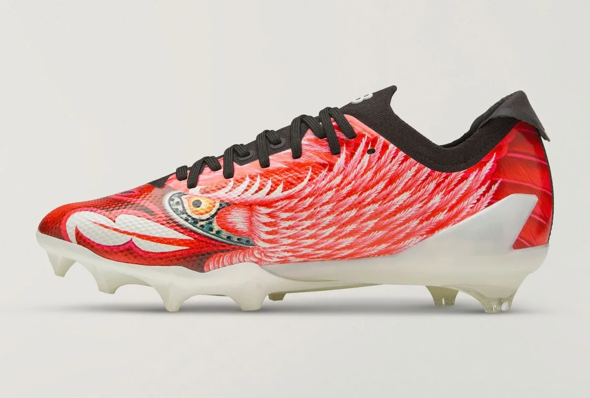 Lateral side, red bird graphic with white beak and black collar, Beast