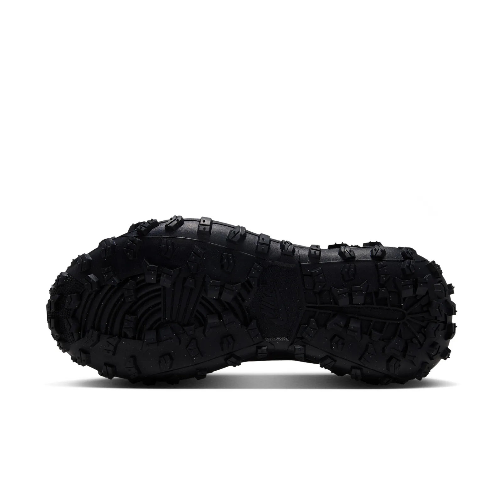outsole view showing deep multi-directional lug tread pattern, Low Element GTX