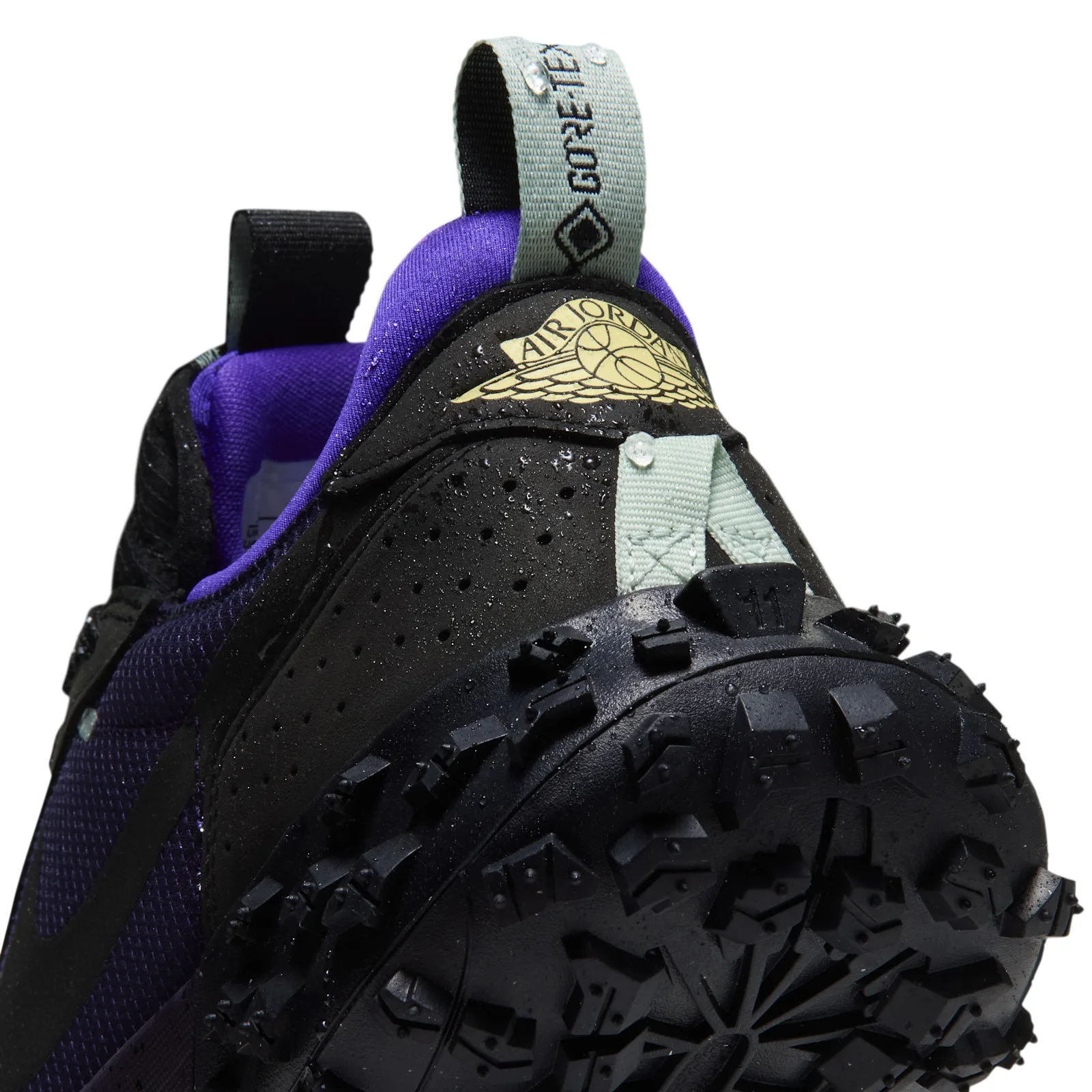close-up heel and outsole, gold air jordan wings logo, mint gore-tex tab, Low Element GTX