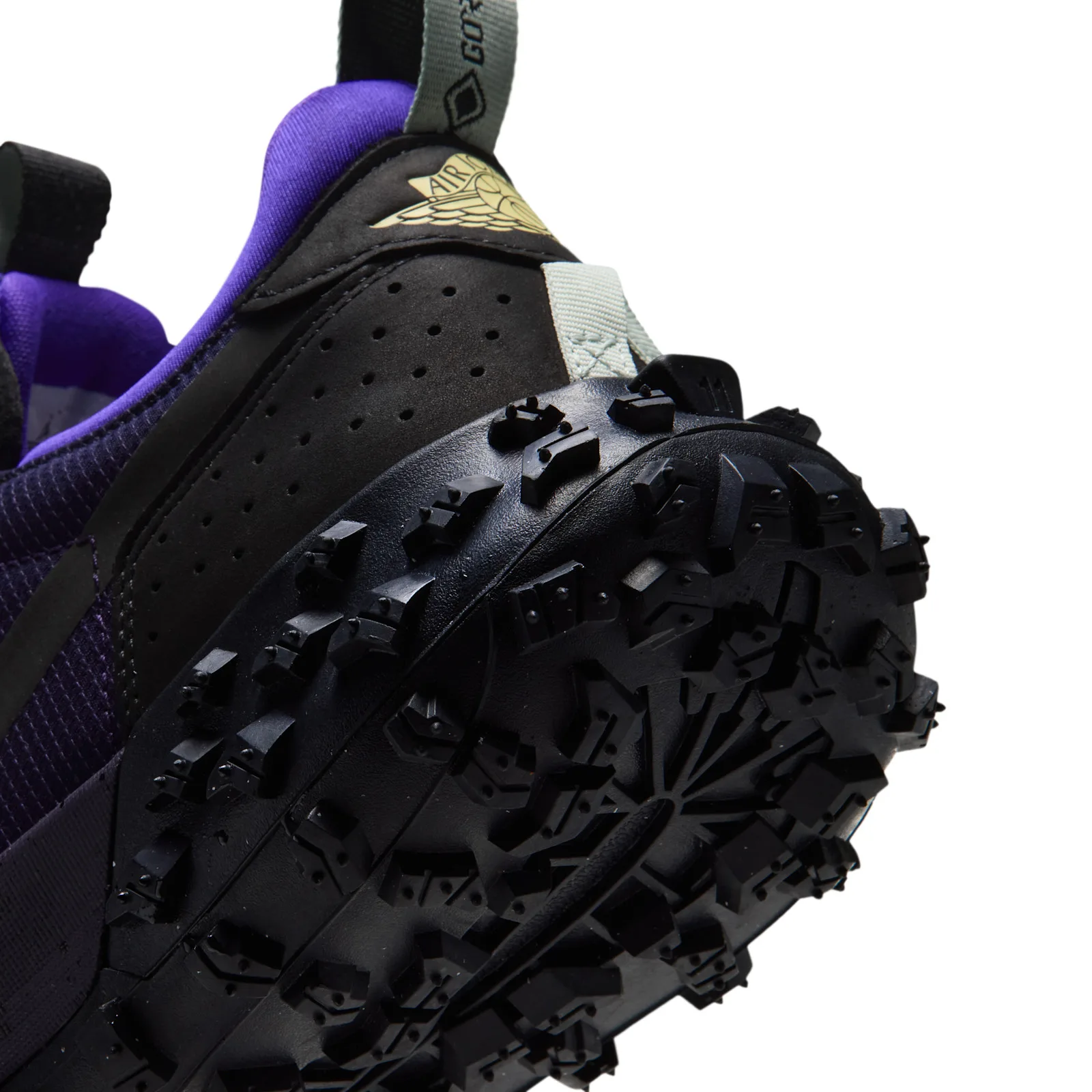 close-up toe and tongue, mint nike air tag, black swoosh on purple mesh panel, Low Element GTX