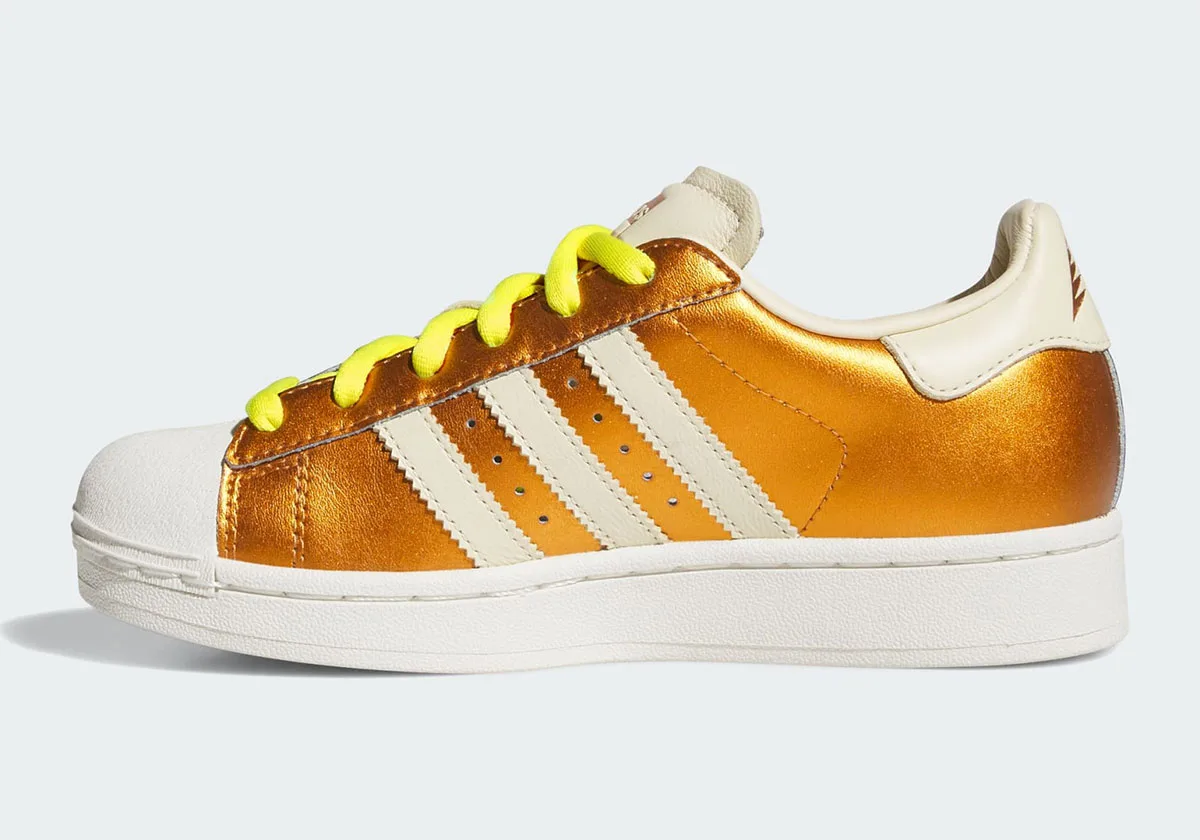 lateral view close up, metallic gold panel with cream stripes and yellow laces, Metallic Gold