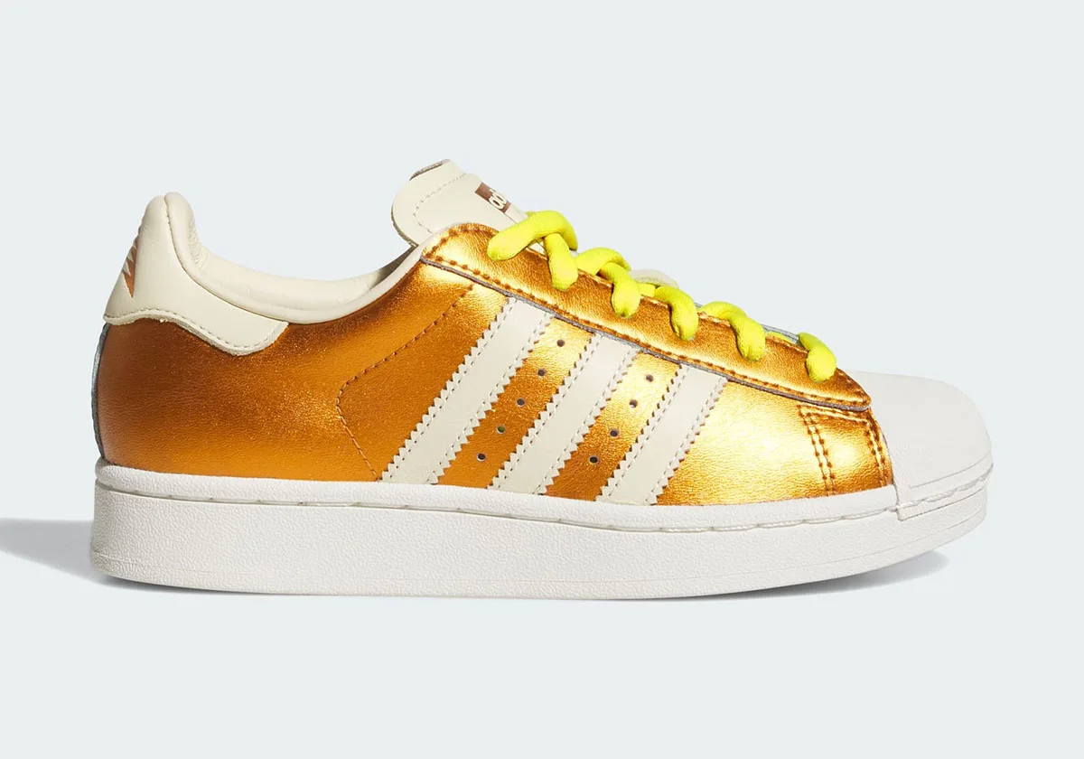 lateral side view on plain background, gold metallic leather with cream three stripes, Metallic Gold