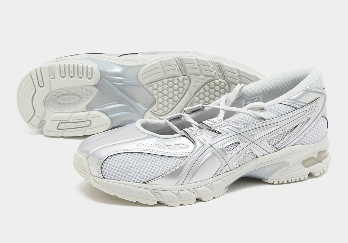 lateral pair with outsole shown behind, silver overlays and cream tread visible, GEL-DS Trainer Ballet