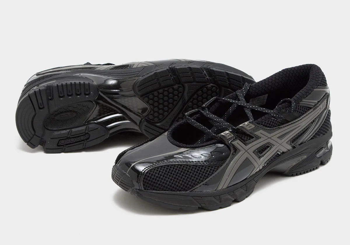 medial pair with outsole shown behind, black patent toe and grey X-overlays, GEL-DS Trainer Ballet