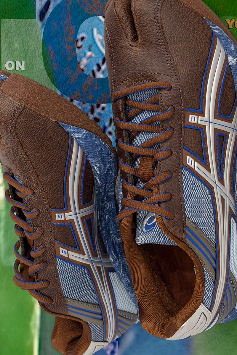 Brown Tabi 4 upper with blue-trimmed ASICS stripes and brown laces threaded through blue loops