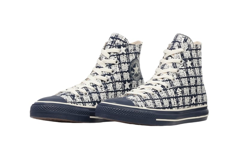 pair, angled front view showing navy kanji print and navy toe caps, Star Yunomi Hi