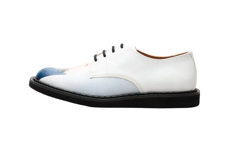 lateral view, white leather derby with blue-toned photographic print on toe, 4 Eyelet Derby