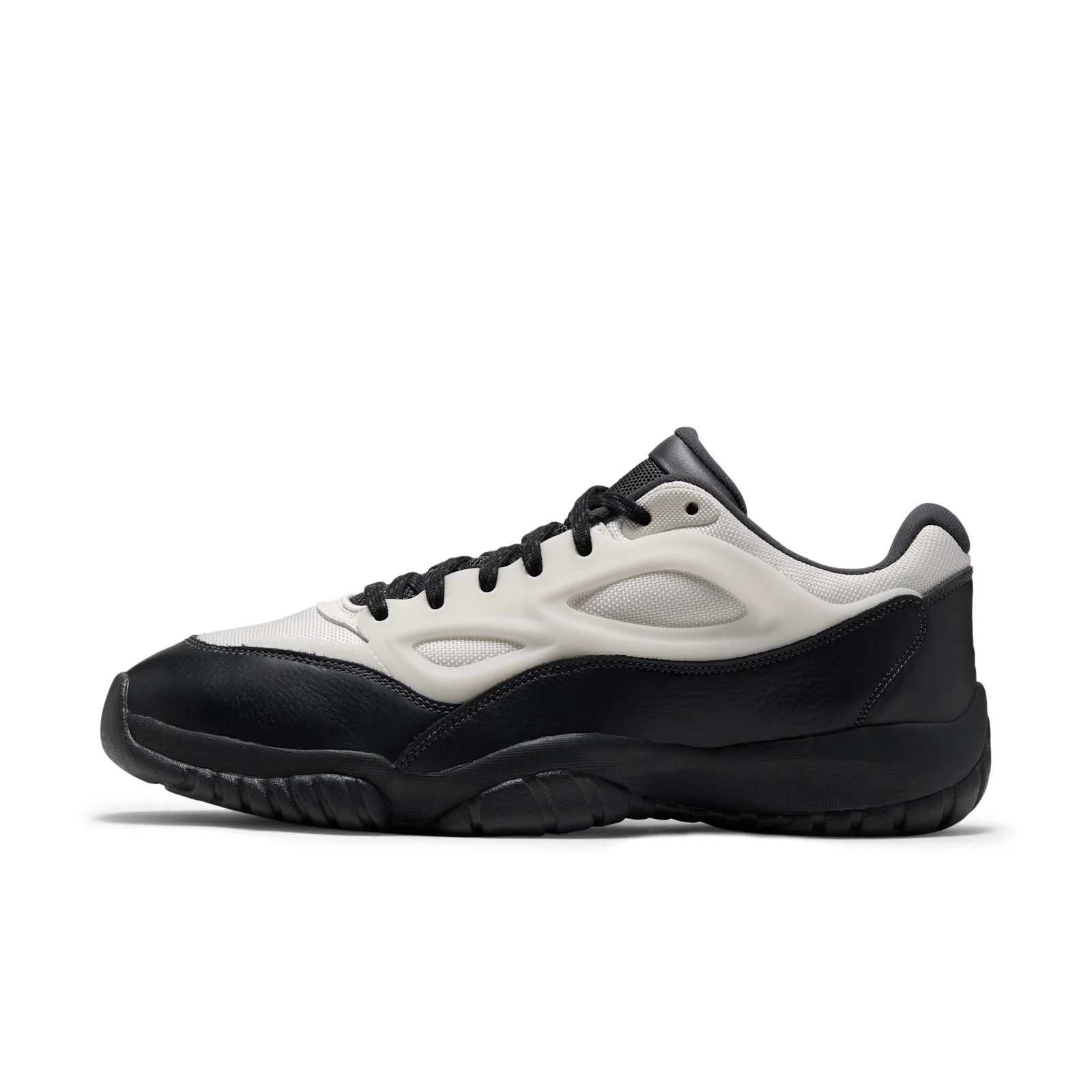 lateral view, sail mesh upper with black leather toe cap and heel, Sail/Black