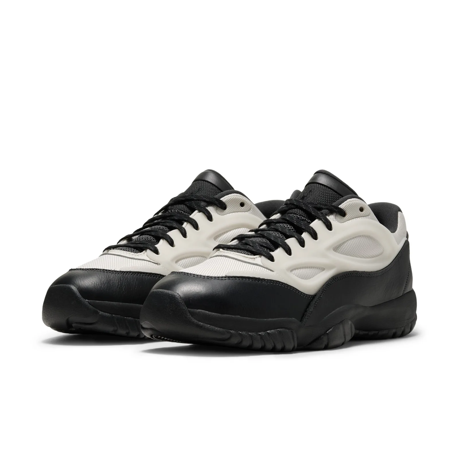toe-forward pair view showing sail mesh and black leather overlays, Sail/Black