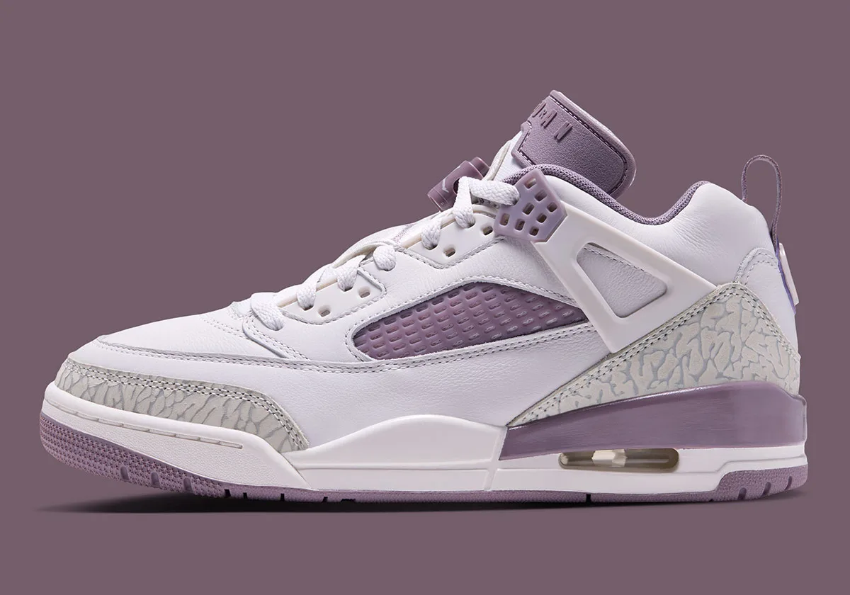 Lateral view close-up, white leather, mauve accents and heel Air unit, Swan
