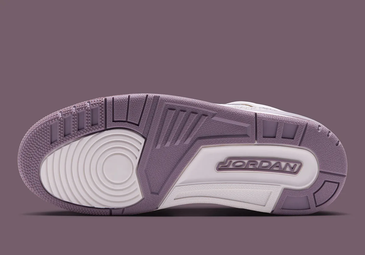 Outsole view, mauve tread with white Jordan wordmark, Swan
