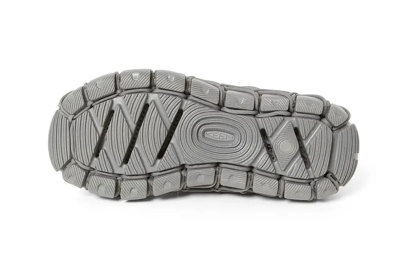 outsole view, grey rubber sole with KEEN logo and X-shaped tread grooves, x N.HOOLYWOOD COMPILE