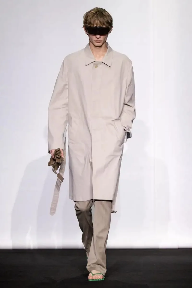 on-foot green flip-flop peeking under beige trench on runway, Havaianas Slim 6Toe