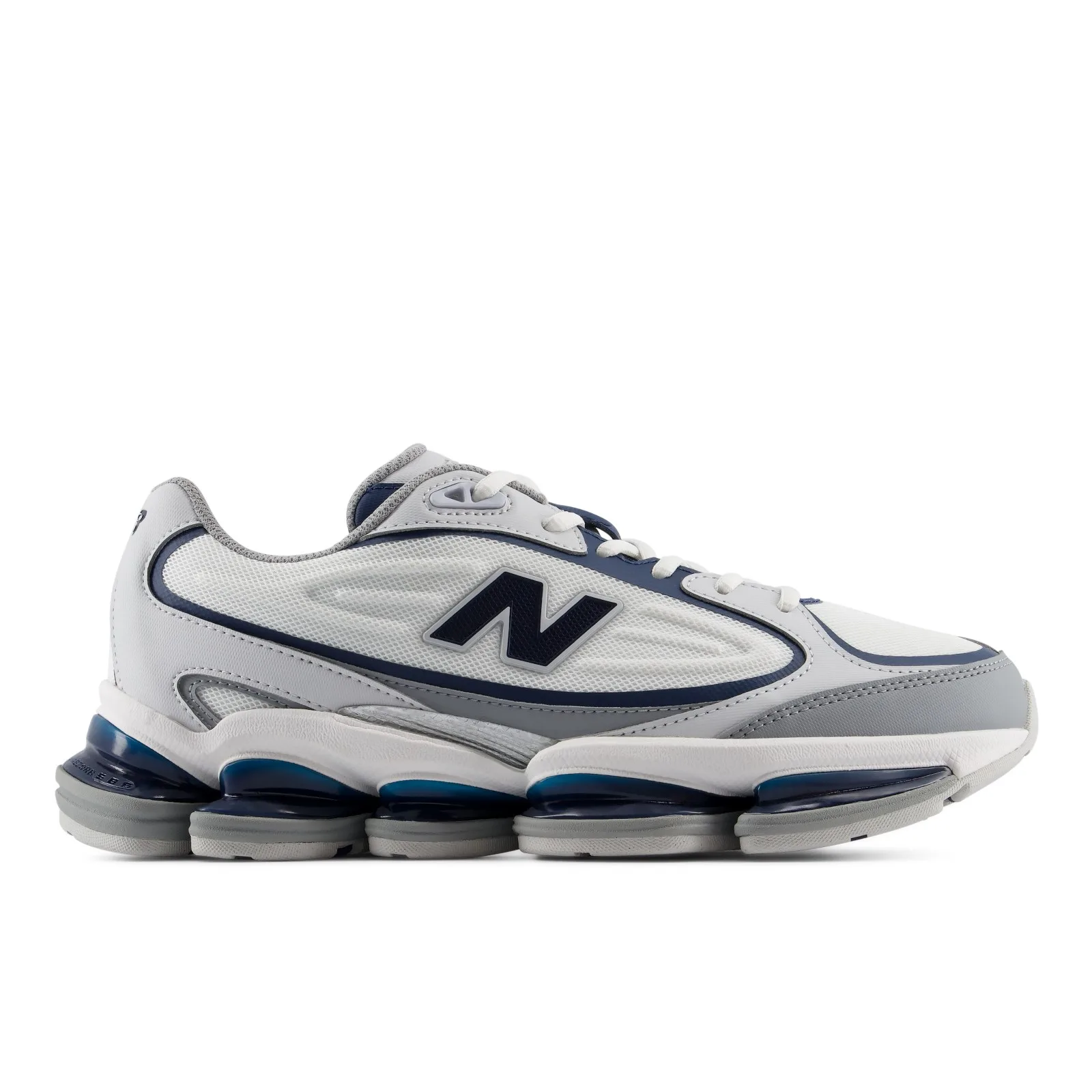 lateral view single shoe, white/grey mesh with navy N logo and blue outsole plate, White/Navy