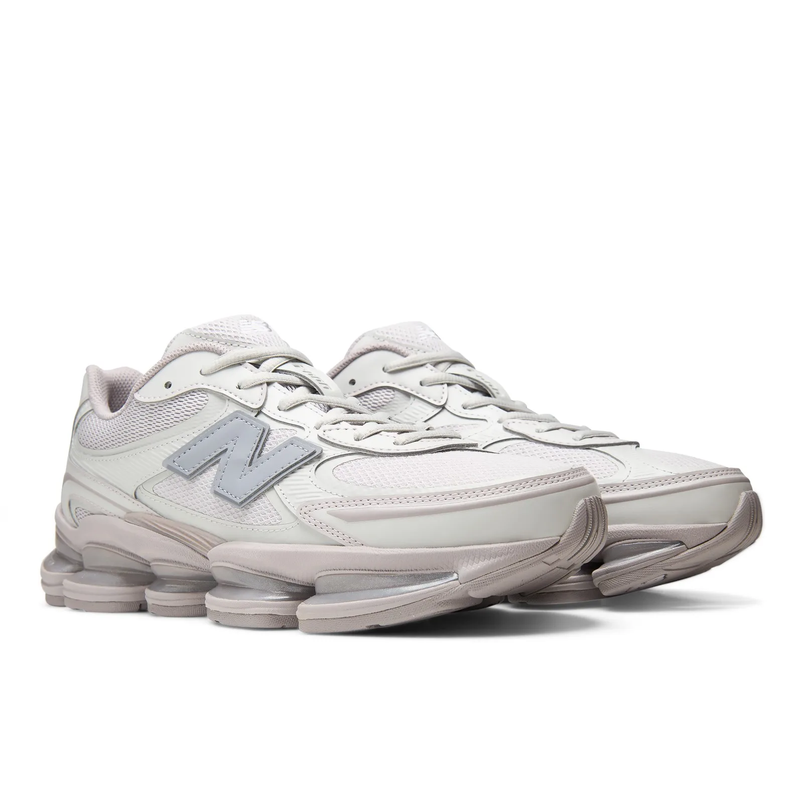 angled three-quarter view of pair, grey N logo, segmented ridged outsoles, Horizon Grey