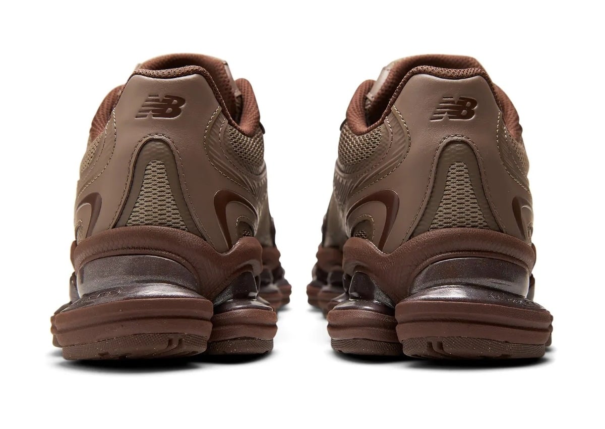 heel view of both shoes, tan mesh uppers with dark brown heel counters and N logos, New Balance 2000L “Thunder Brown”