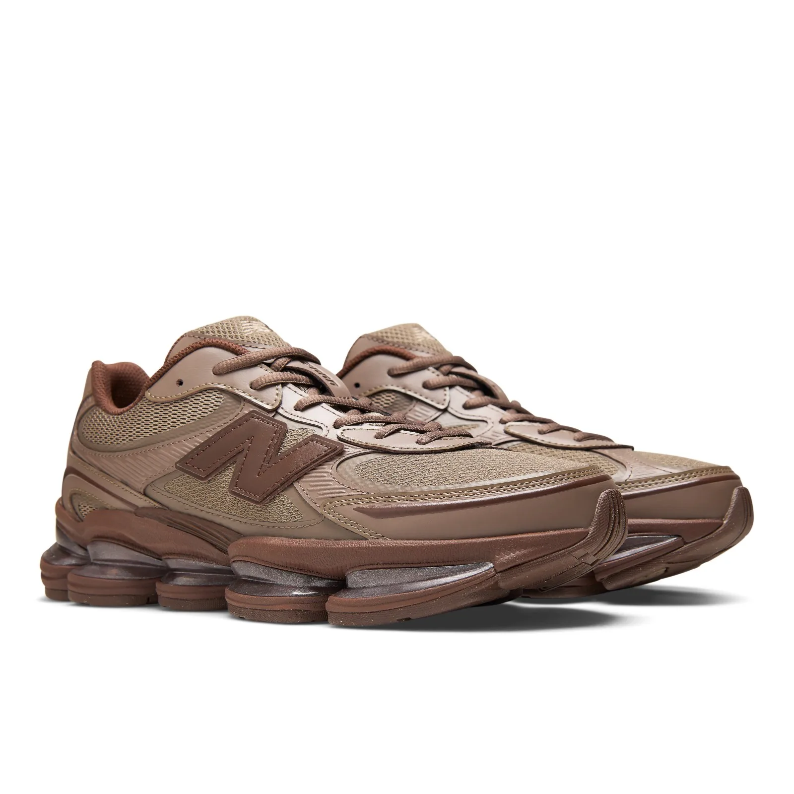 three-quarter view of pair, tan and brown mesh uppers, brown N logos, ridged soles, Thunder Brown