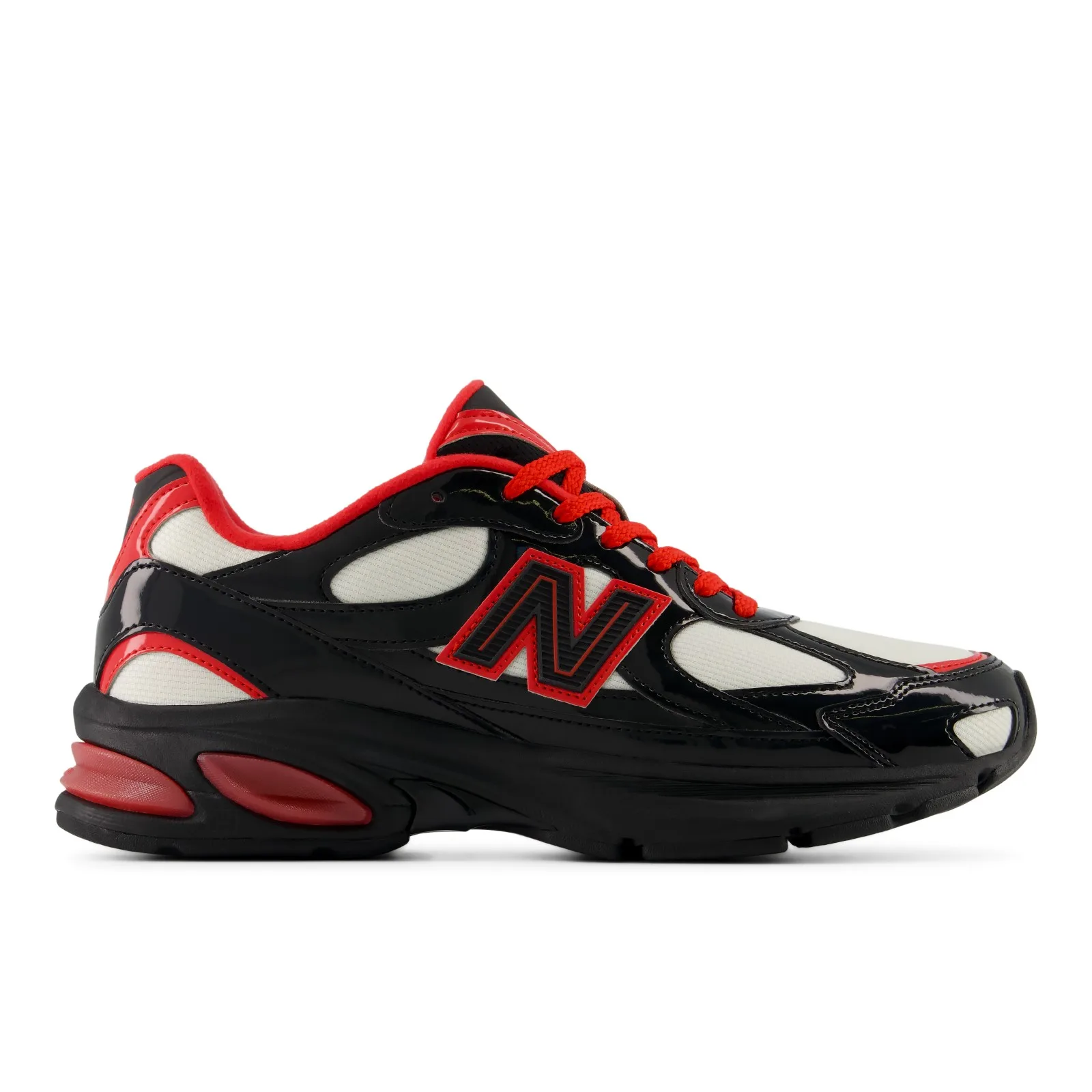 Lateral side view, black patent leather, white mesh mudguards, red N logo and laces, Firecracker
