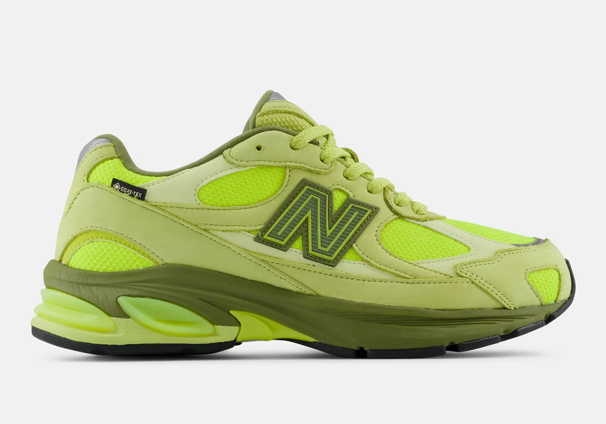 lateral side view, GORE-TEX tag on tongue over neon green mesh, Neon Green