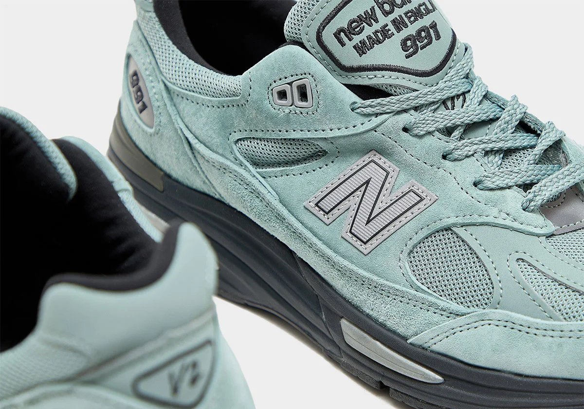 close-up of toe box and tongue, sage suede with grey N logo and 991 tongue patch, Green Milieu