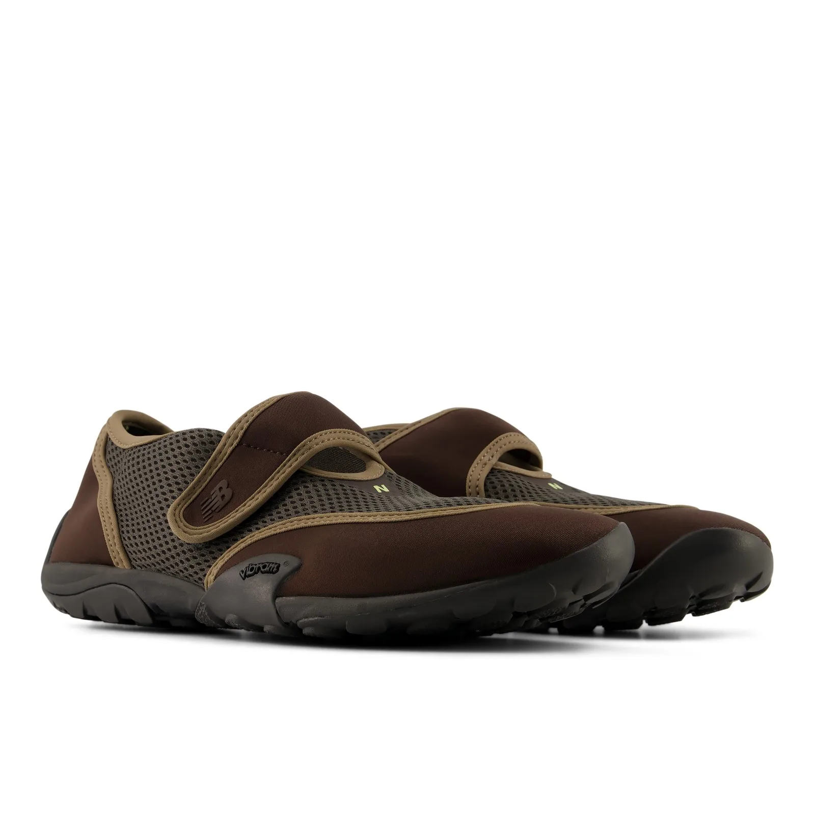three-quarter pair view, brown mesh with tan trim and N logo on strap, Soft Utility