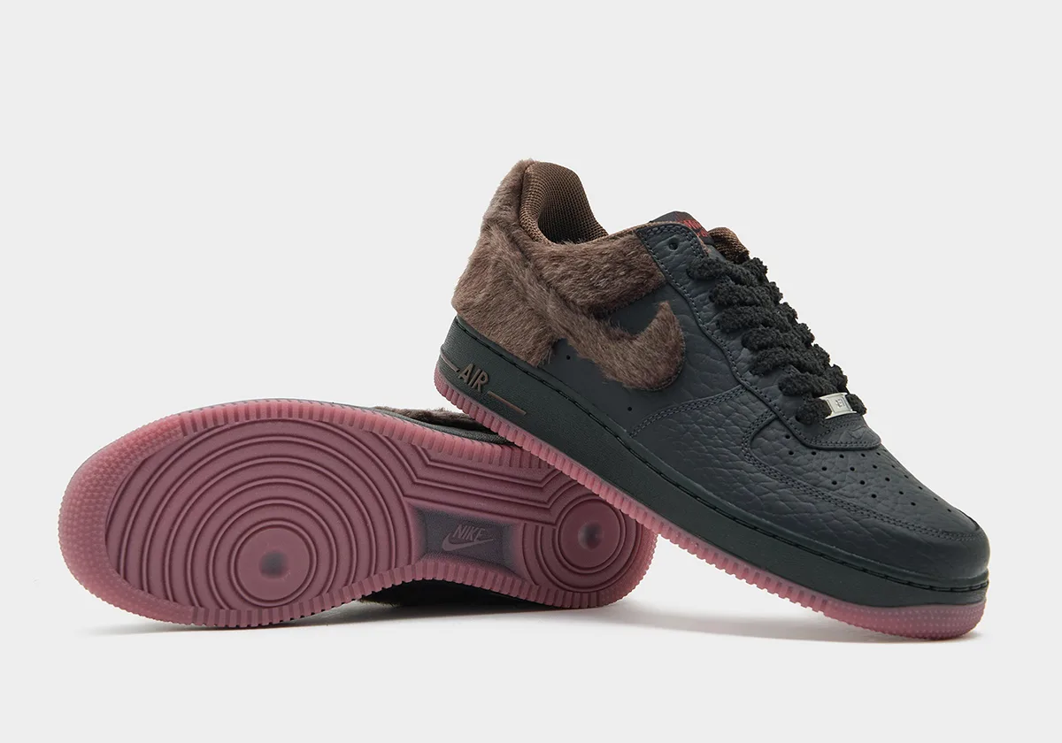 heel view with outsole propped up, showing pink concentric outsole tread, Black Rat