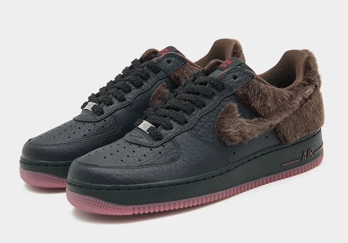 pair front three-quarter view, chenille laces and fur ankle collar, Black Rat