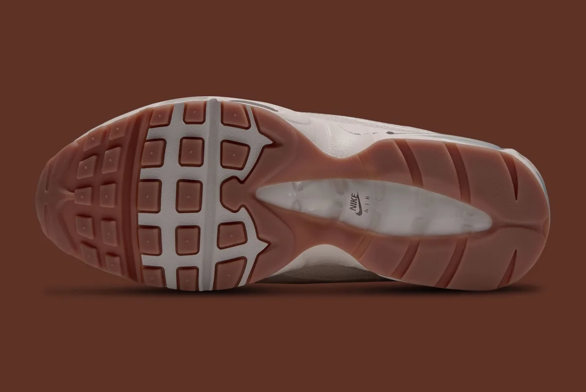 outsole view, waffle tread in cream and rust-brown gum rubber, Cow Print