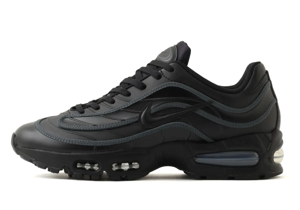 lateral view on white background, black leather with grey stitched overlay lines, Max Joga Bonito