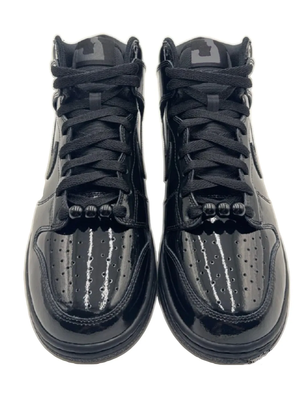 toe-down pair, black patent leather with perforated toes and bead lace locks, Maestro 1