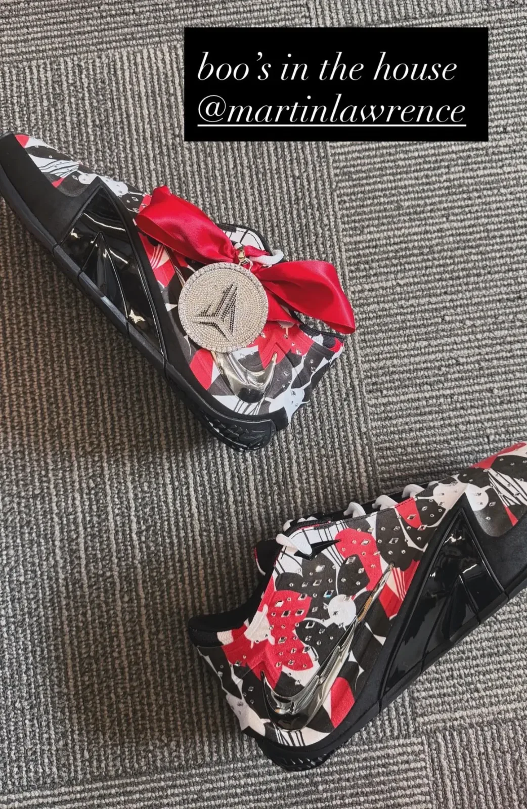 lateral pair on carpet with red satin bow and crystal Ja logo medallion, Boo