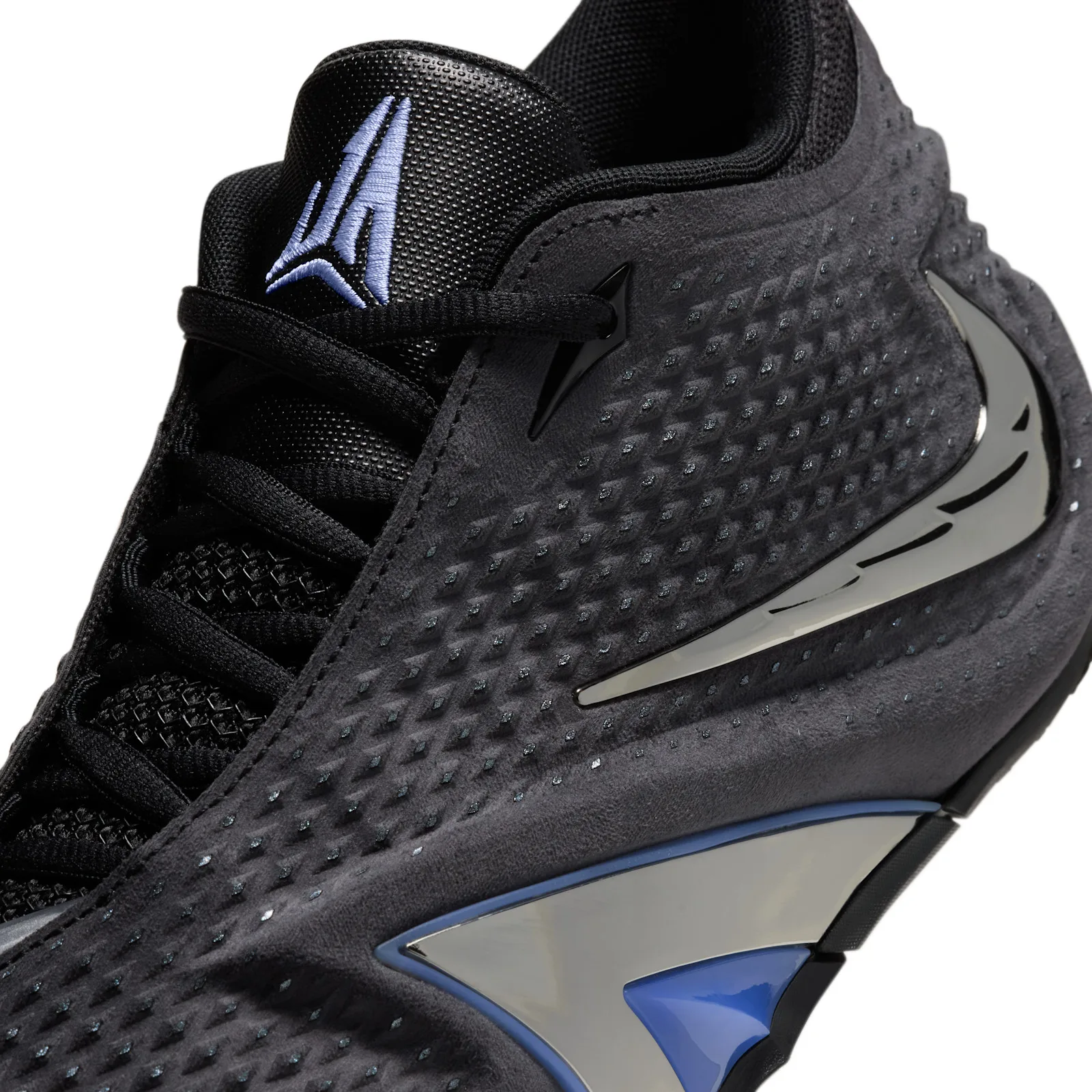 close-up of heel collar, chrome swoosh, lavender ja logo on black tongue, Dark Mode
