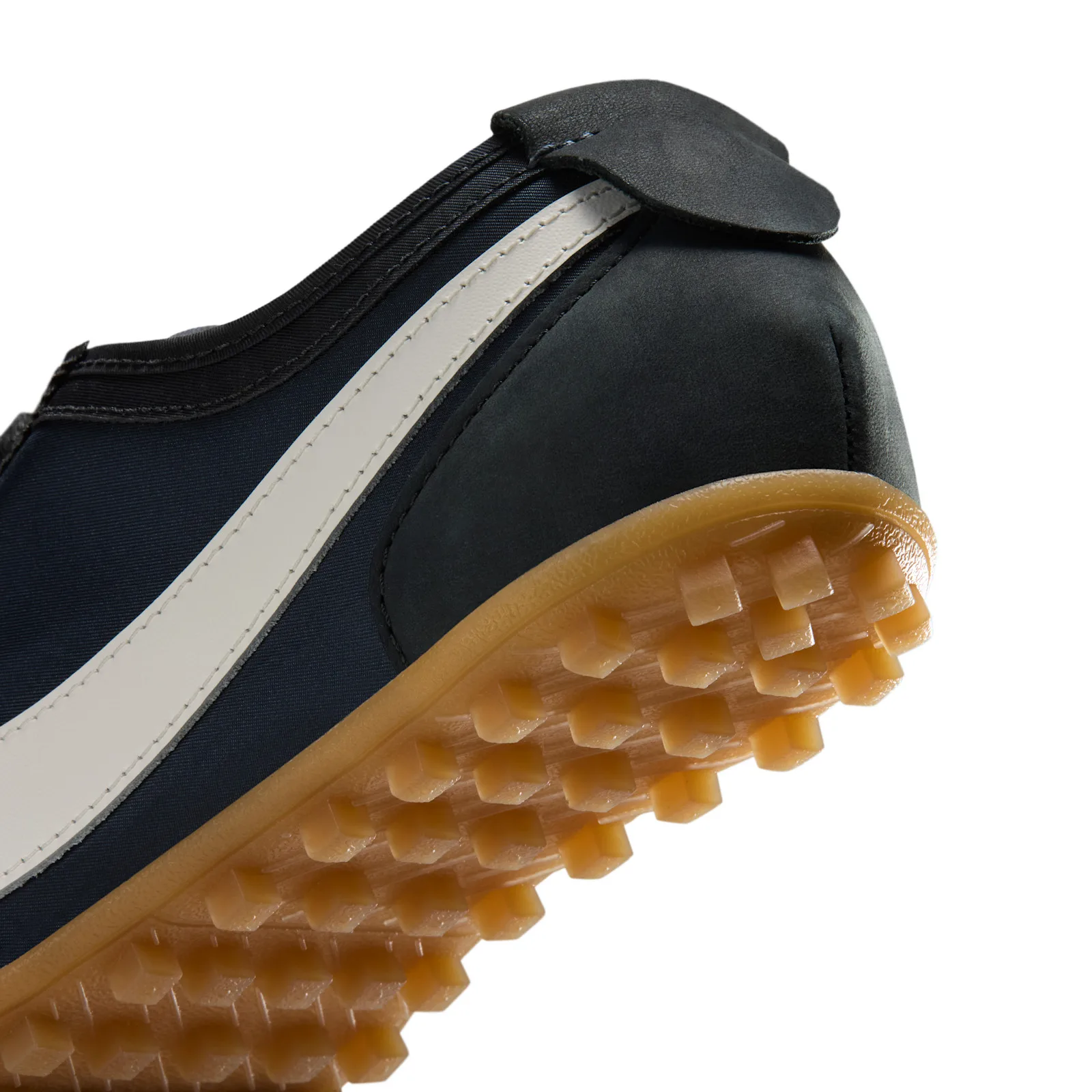 Angled heel-to-toe close-up, gum studded sole and off-white side stripe, Off Noir
