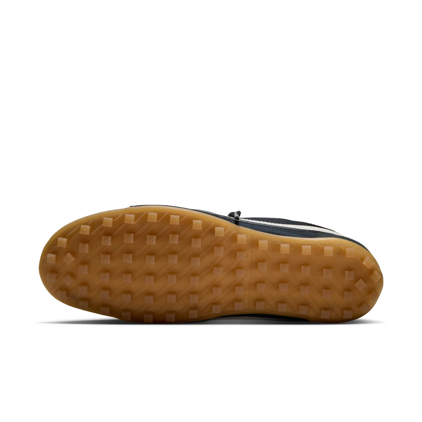 Outsole close-up, gum rubber studded tread on lateral profile, Off Noir