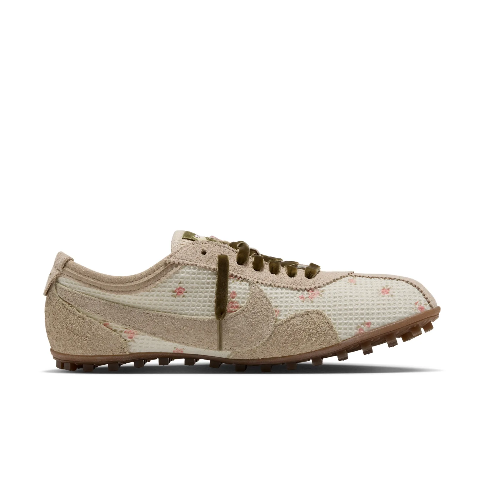 lateral view on white, heel pull tab and green nike tag visible at the back, Floral Mesh
