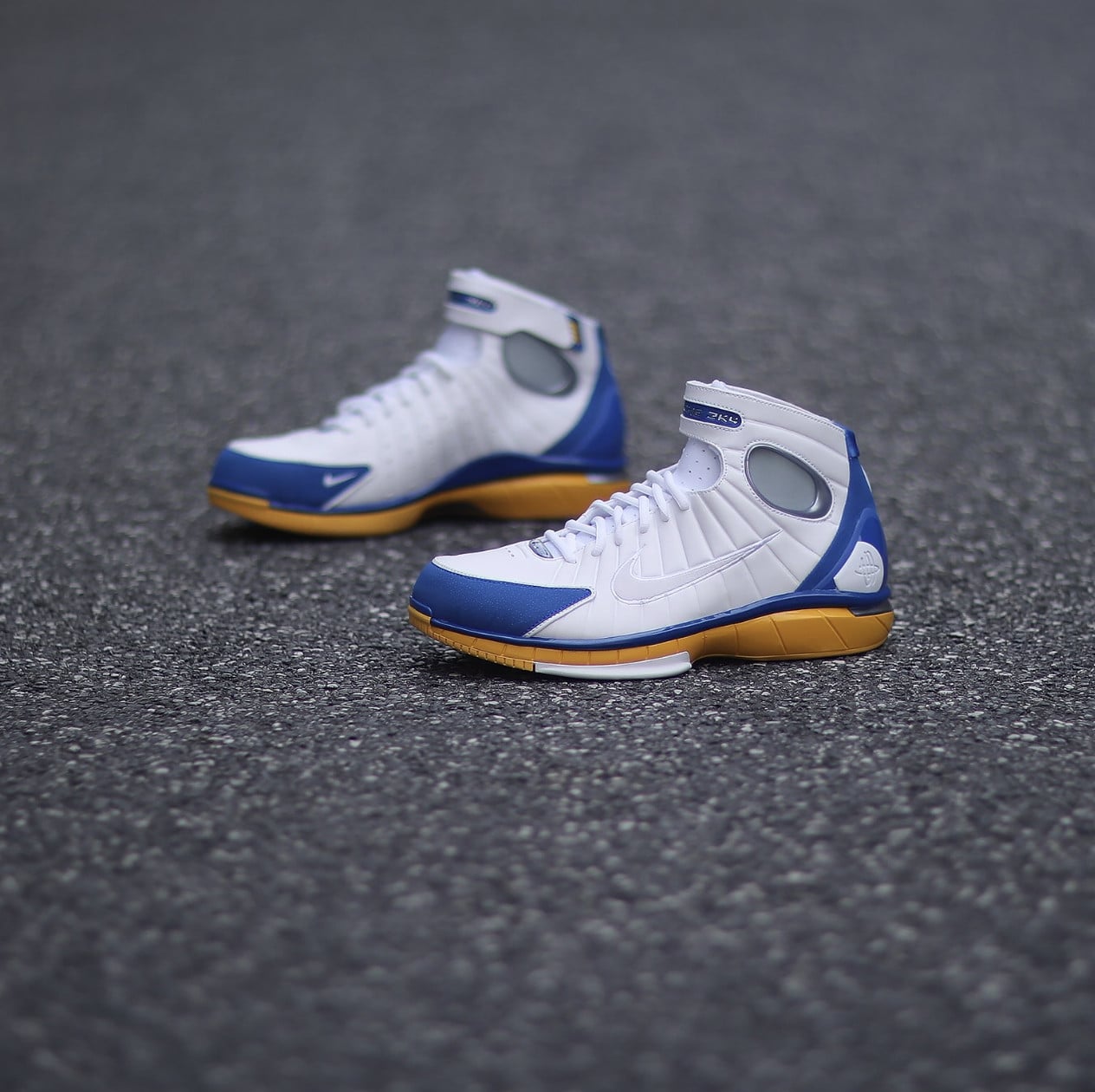 three-quarter pair view on pavement, white upper, blue toe cap and swoosh, yellow outsole, Zoom Huarache 2K4