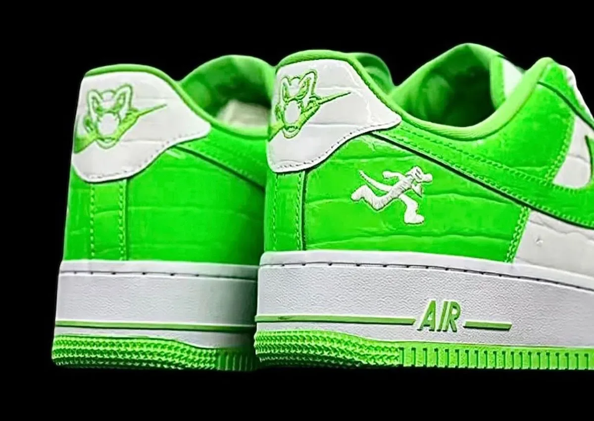 Heel close-up, green croc-embossed leather with white running-figure logo, Rage Green