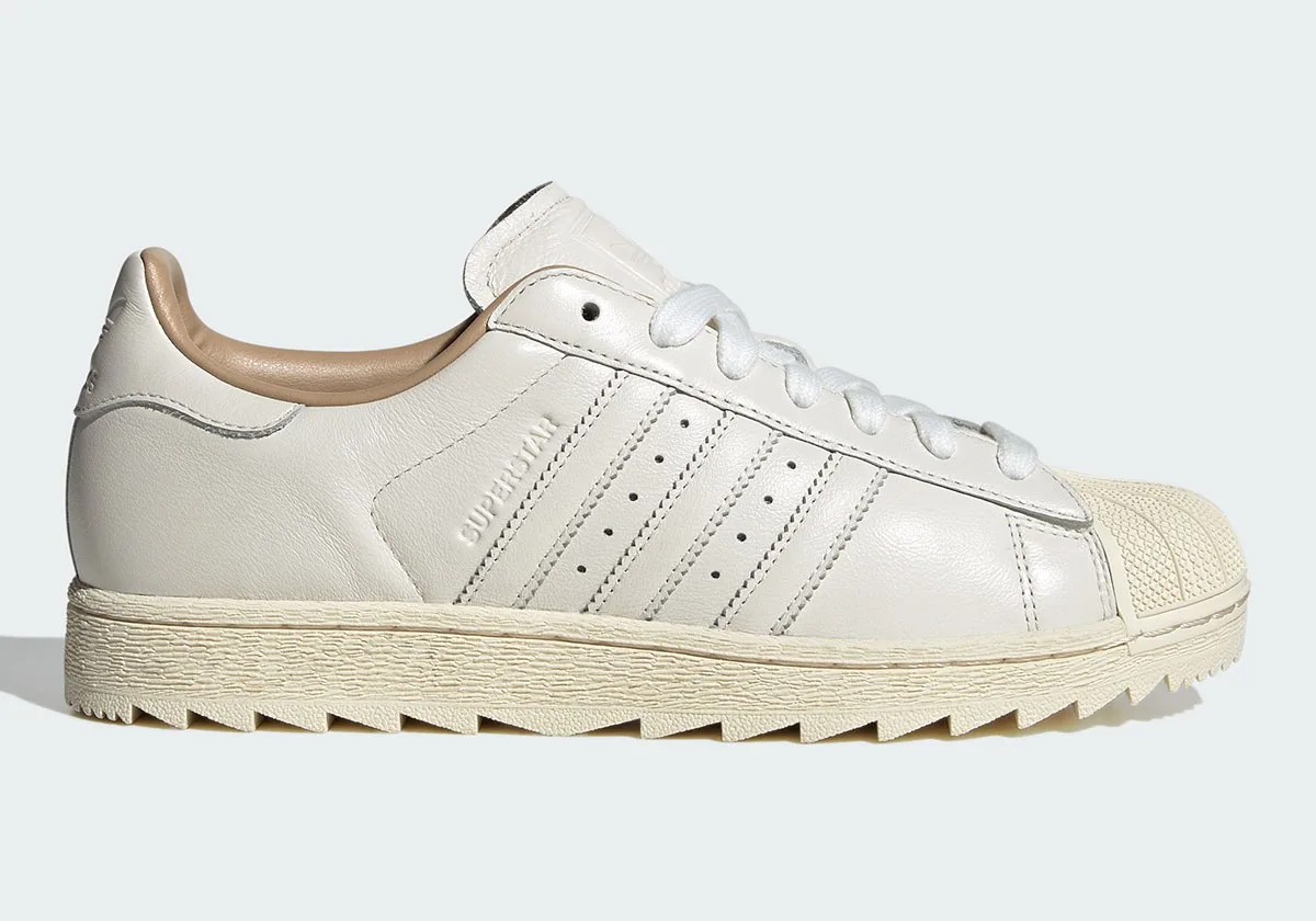 Lateral view of off-white leather upper, tan collar lining, cream shell toe and sawtooth sole, Core White